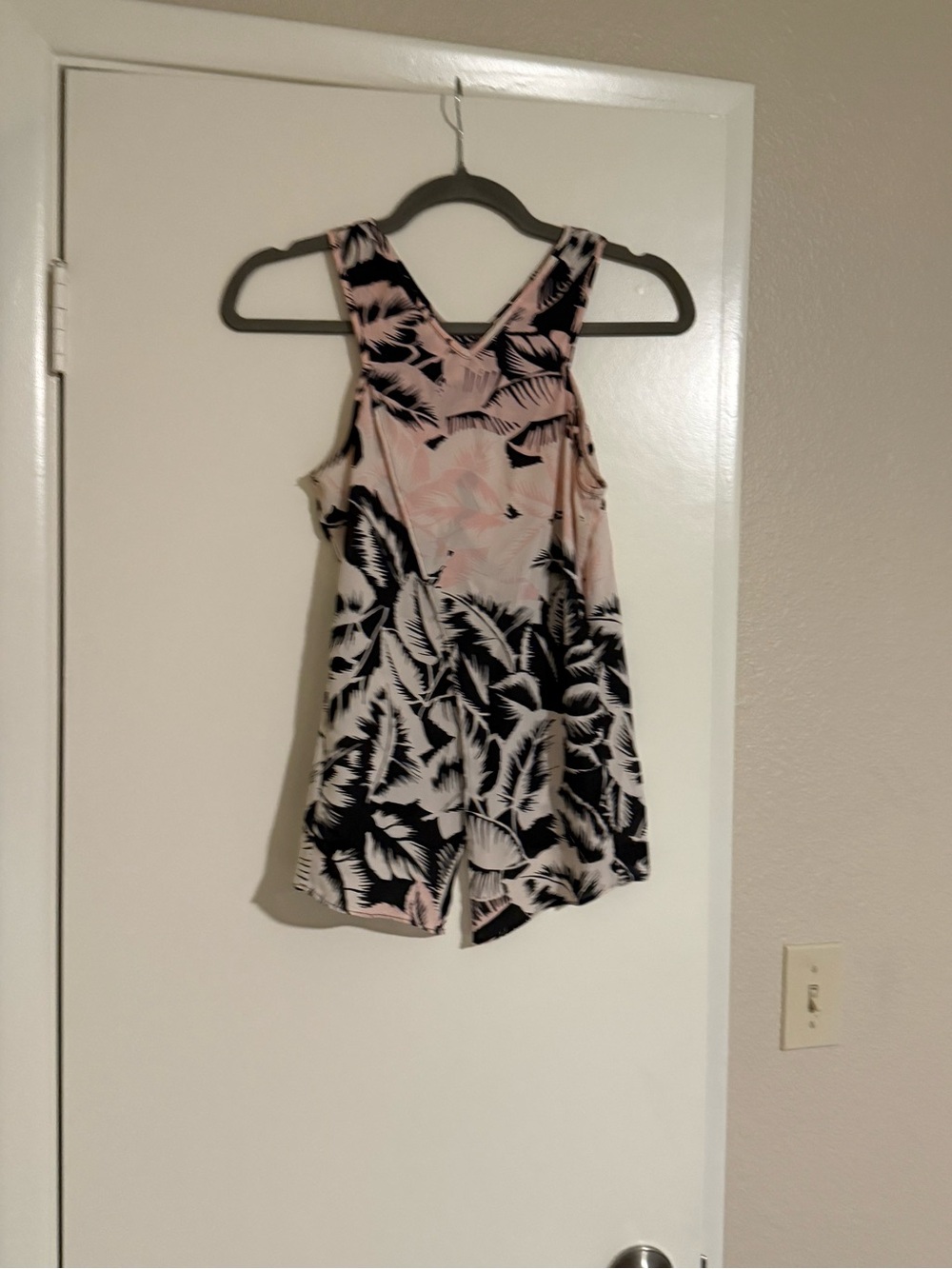Chic sleeveless V-neck top. Cool cuts. Elegant. - Picture 2 of 9
